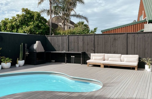 Mount Maunganui House | Huge Family Retreat with Pool and Cinema - 4 mins from the beach