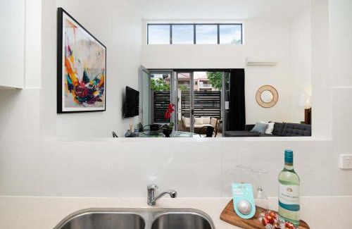 Wooloowin House | Huge Family Townhouse 3 bathrooms 5km to City
