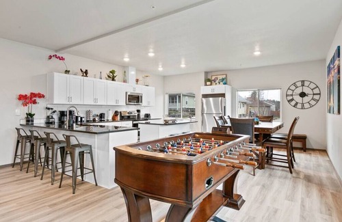 South Perry District Apartment | HUGE-Fun-Trendy Apt by Perry District & Downtown!