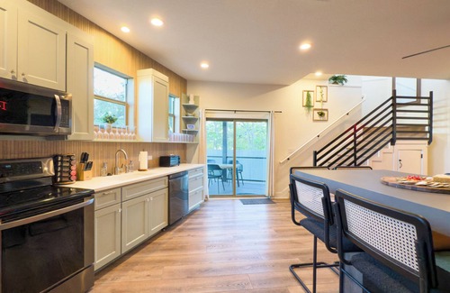 Riverside House | Huge Group Compound in the Heart of ATX
