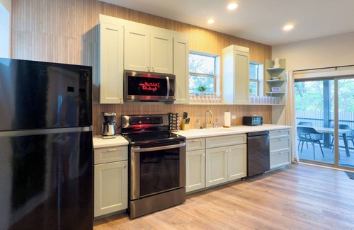 Riverside House | Huge Group Compound in the Heart of ATX