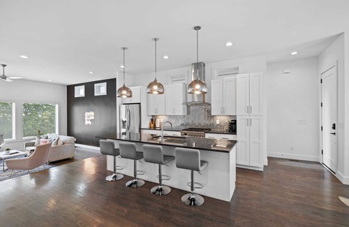 Berry Hill House | Huge Home in Music City -7 Beds, Balcony & Fire