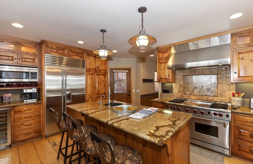 Big Bear Lake House | HUGE LAKE LODGE-6BD,4BATH, 5 KING BEDROOMS! LAKE VIEWS-WEEKLY DISCOUNTS! #5709