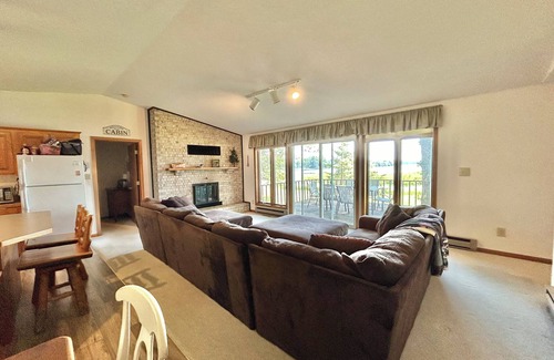 Bay Lake Cabin | Huge Lakefront 3bd + Loft + 2 Kitchen Cabin on Recreational Bay Lake- Game Room