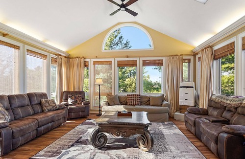 Boone Cabin | Huge Lodge off of Blue Ridge Parkway