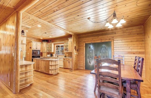 Williams Cabin | Huge Log Cabin on 20 Acre Ranch close to Grand Canyon with Spectacular Views!
