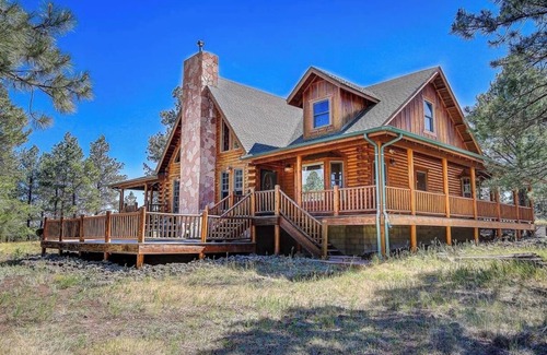Williams Cabin | Huge Log Cabin on 20 Acre Ranch close to Grand Canyon with Spectacular Views!