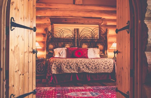 Sequim Cabin | Huge Log Lodge- Where Mountains meet the Sea w/Pizza Oven