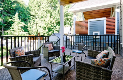 Douglas House | Huge Lux Home, 7 bdrm, AC, Sleeps 18, Pool table