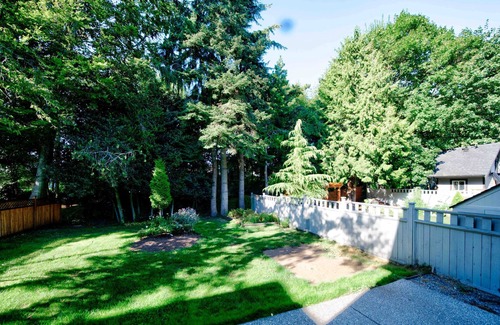 Douglas House | Huge Lux Home, 7 bdrm, AC, Sleeps 18, Pool table