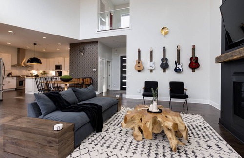 Shelby Hills House | Huge Luxe Home! 11 Beds - Rooftop Fire pit!