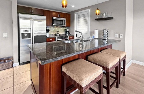 Honokowai Condo | Huge Luxury Condo | Partial Ocean View on Beach 1 BD