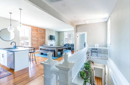 Court House Hill House | Huge Luxury House - 4 king beds, fire pit, grill
