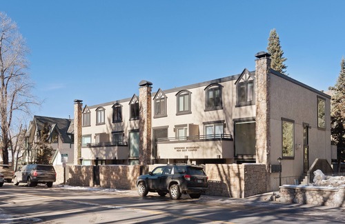 Aspen House | HUGE Modern Downtown Aspen Loft - 3br/2ba!