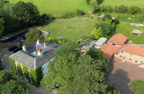East Drayton Cabin | Huge open plan cabin in Weston, Newark hot tub WiFi wood stove pets parking