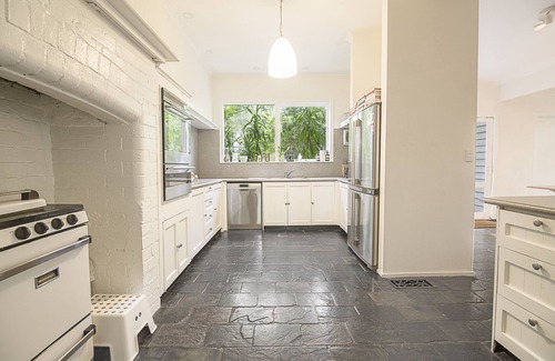 Healesville House | Huge space to host your wedding guests and or any special occasions.