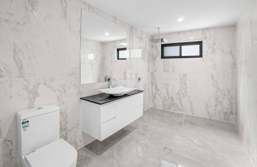 Trinity Beach Apartment | Huge unit at the beach