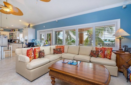 Key Colony Beach House | Huge Waterfront 5-bedroom Villa Key Colony Beach pet-friendly private pool, dock