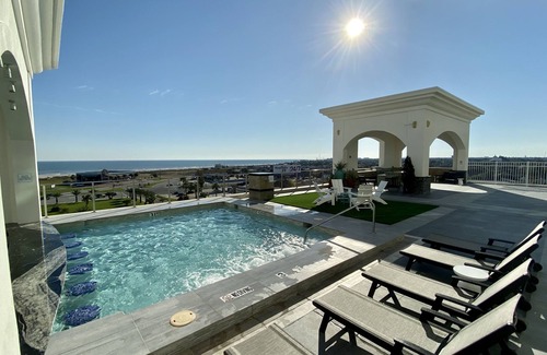 Galveston Condo | HUGE WRAPAROUND BALCONY! EMERALD #701 LUXURY 3BDRM/2.5B CONDO! POOL&HOT TUB