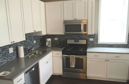 Wrigleyville House | Huge Wrigleyville Beauty -10 beds and 5 baths in the heart of it all!