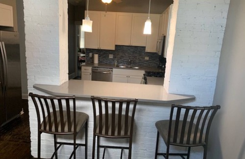 Wrigleyville House | Huge Wrigleyville Beauty -10 beds and 5 baths in the heart of it all!