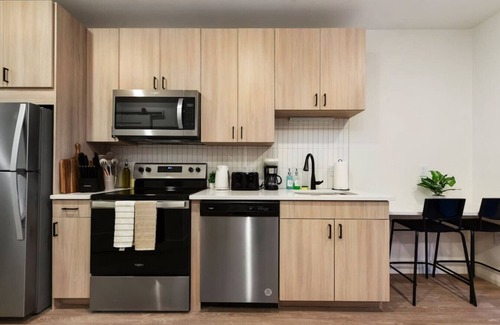 East Liberty Apartment | HULU +GYM with Parking Near Pitt Uni|UPMC|Shopping