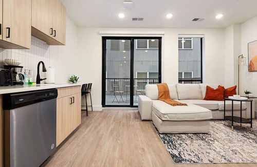 East Liberty Apartment | HULU +GYM with Parking Near Pitt Uni|UPMC|Shopping