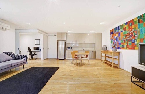 Footscray Apartment | Humble Abode @Footscray (CBD Accessible)