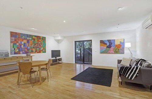Footscray Apartment | Humble Abode @Footscray (CBD Accessible)