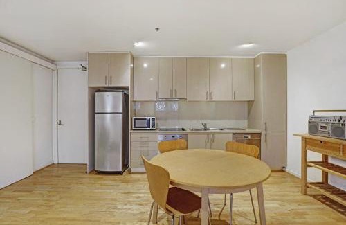 Footscray Apartment | Humble Abode @Footscray (CBD Accessible)