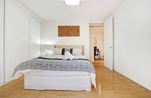 Footscray Apartment | Humble Abode @Footscray (CBD Accessible)