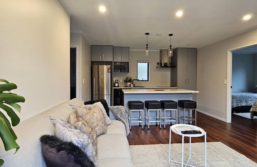 Kelston House | Humble Abode