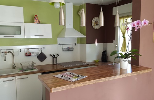 Cavaillon Apartment | HummingBird, Bright fully equipped apartment in Provence