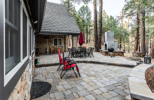 Flagstaff House | Hummingbird Hollow, a Harry Potter themed mountain retreat 10 mins from Snowbowl