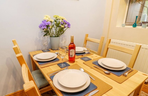Penistone Cottage | HUNTER HOUSE, pet friendly, with open fire in Penistone