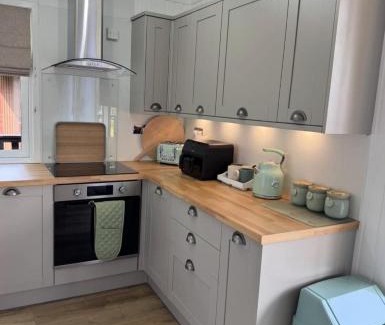 Kilmun Apartment | Hunters Quay - Hot Tub Lodge at Limecroft 6
