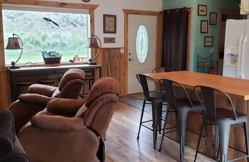 Salmon Cabin | Hunting ~n~ Hooks Getaway