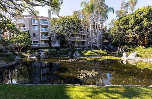 Huntington Beach Condo | Huntington Beach- studio condo a mile from Ocean, Main st. And Pacific city.