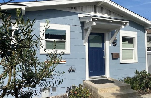 Huntington Beach House | Huntington Beach Bungalow half mile to sand & pier in downtown HB
