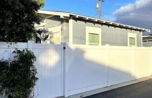 Huntington Beach House | Huntington Beach Bungalow half mile to sand & pier in downtown HB