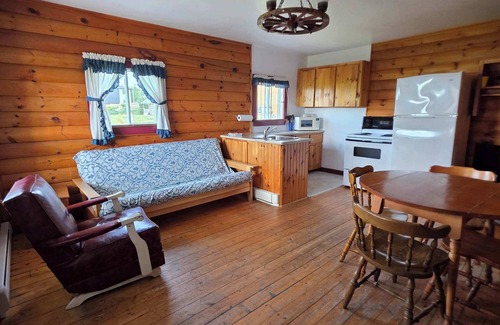 Hunts Point Cabin | Hunts Point 2-BR Coastal Retreat - Cottage # 1