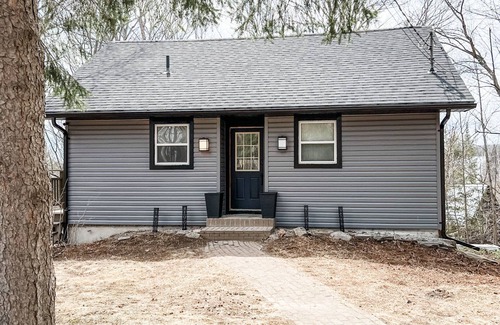 Huntsville House | Huntsville Clean Cozy Cottage. Community Beach on Peninsula Lake Prime Location!