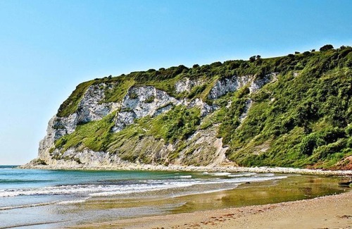 Bembridge Resort | "Hurst View" at Whitecliff Bay Isle of Wight - Yarborough View 1