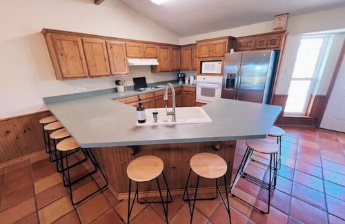 Glen Rose Other | Huruma 3 BR by Fossil Rim, Hiking, Farm & Ranch Stay- Goats, Pigs & Disc Golf!