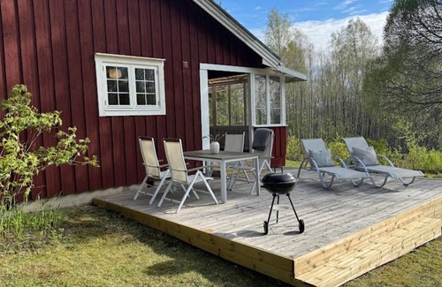 Bredsjo House | Hus Björklund - Holiday home with sauna, fireplace & boat in the countryside