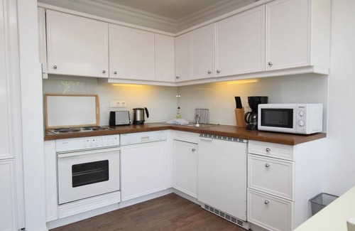 Westerland Apartment | Hüs Lörki, App. 3 Location: The "Hüs Lörki" is in a quiet location in the south of Westerland. It is a terraced house with several apartments. Apartment no. 3 is located on the upper floor. The distance to the beach is approx. 5 minutes.