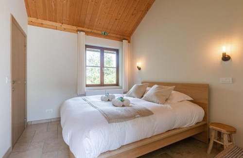 Bavikhove House | Huswell - Authentic Serene Vacation Hideaway with Pond