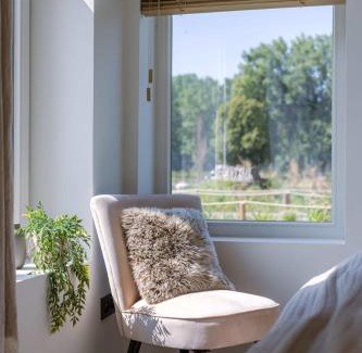 Sint-Kruis House | Huswell - Lord - Charming double room at ranch "De Blauwe Zaal"