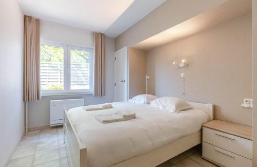Oostduinkerke-Bad House | Huswell - Villa Near Beach with Double Parking
