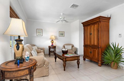 Governor's Harbour House | Hut Pointe #6 By Eleuthera Vacation Rentals